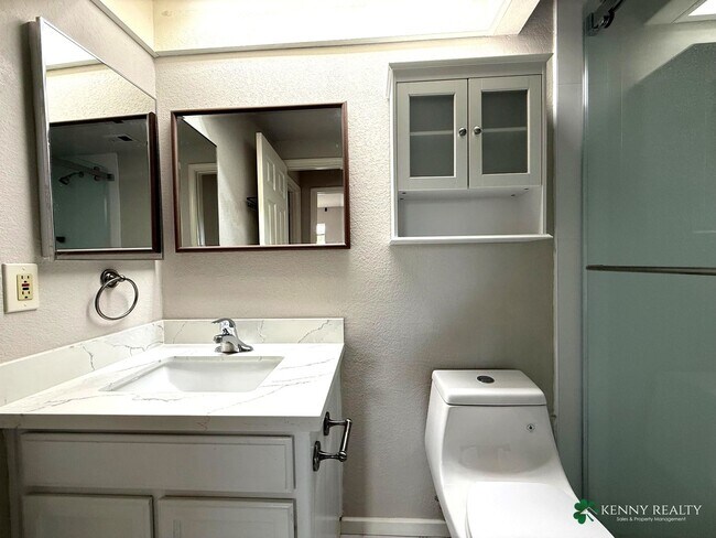 Building Photo - Remodeled 2-Bedroom Home with City Views in Daly City