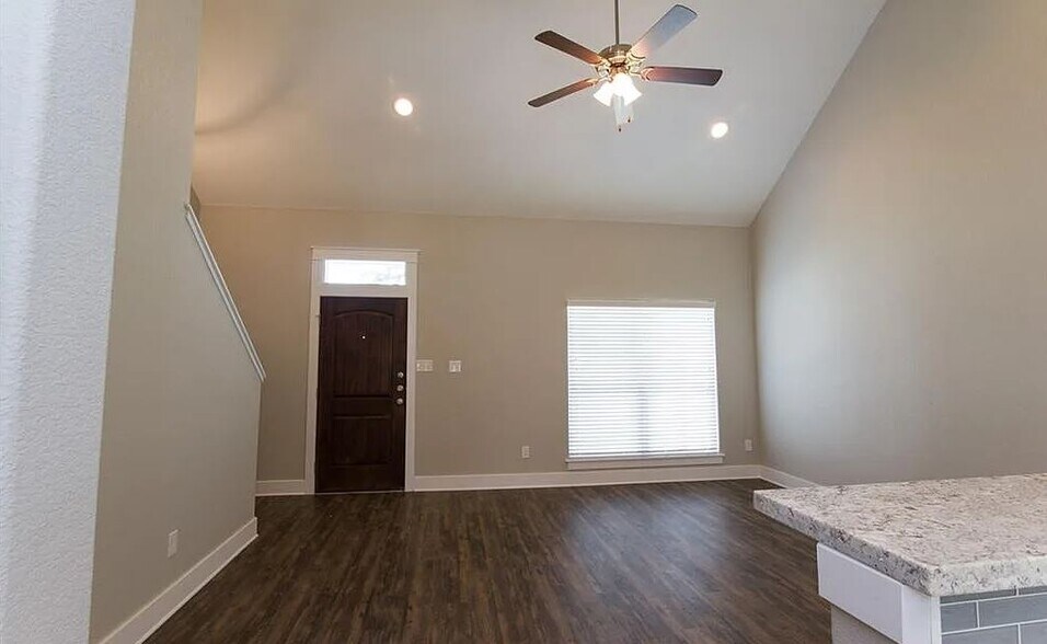Building Photo - 116 Waverly Dr