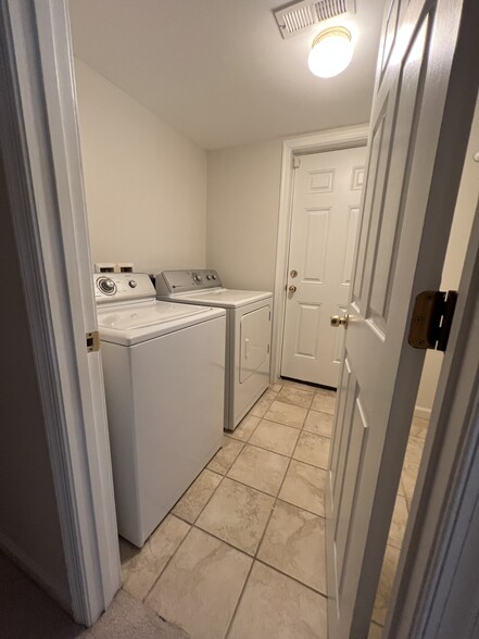 Laundry Room - 6715 Dean Dr