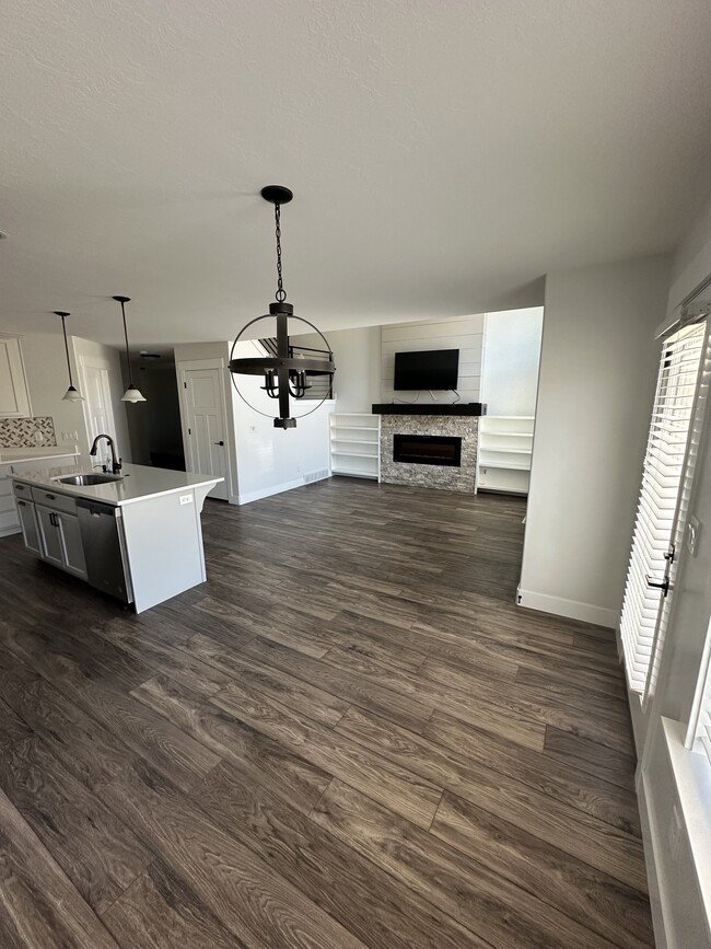 Building Photo - 15417 S Skyraider Ln