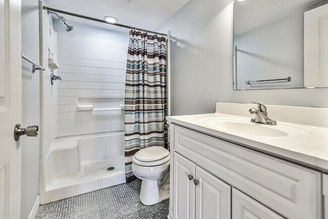 Building Photo - 2553 Meade Ct