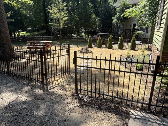 Building Photo - 1502 Hollywood St