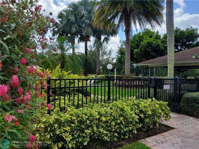 Building Photo - 3090 N Course Dr