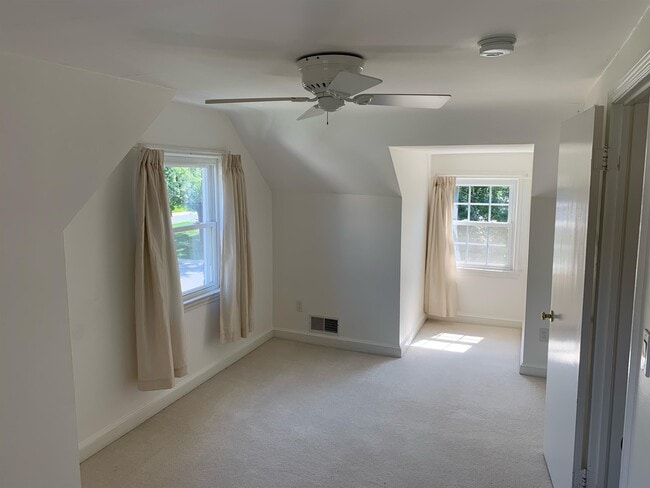 Building Photo - 9511 Singleton Dr