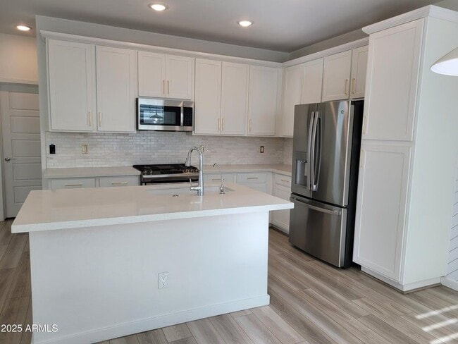 Building Photo - 2754 S Apache Dr