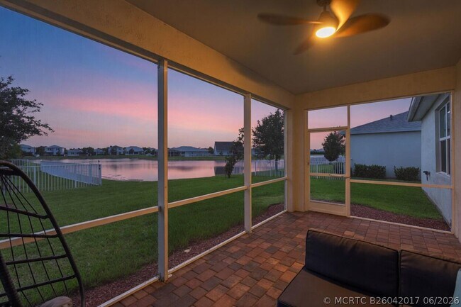 Building Photo - 10430 SW Captiva Dr