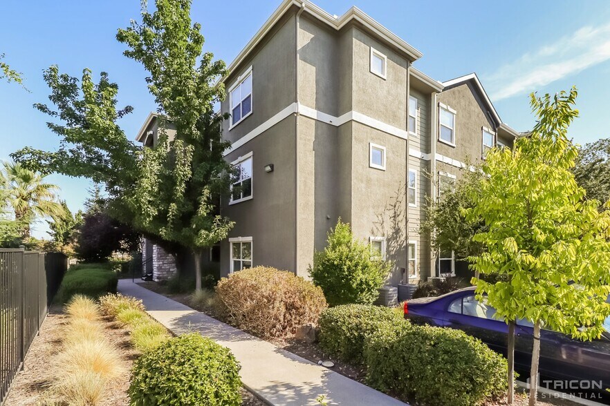 Building Photo - 8434 Walerga Rd