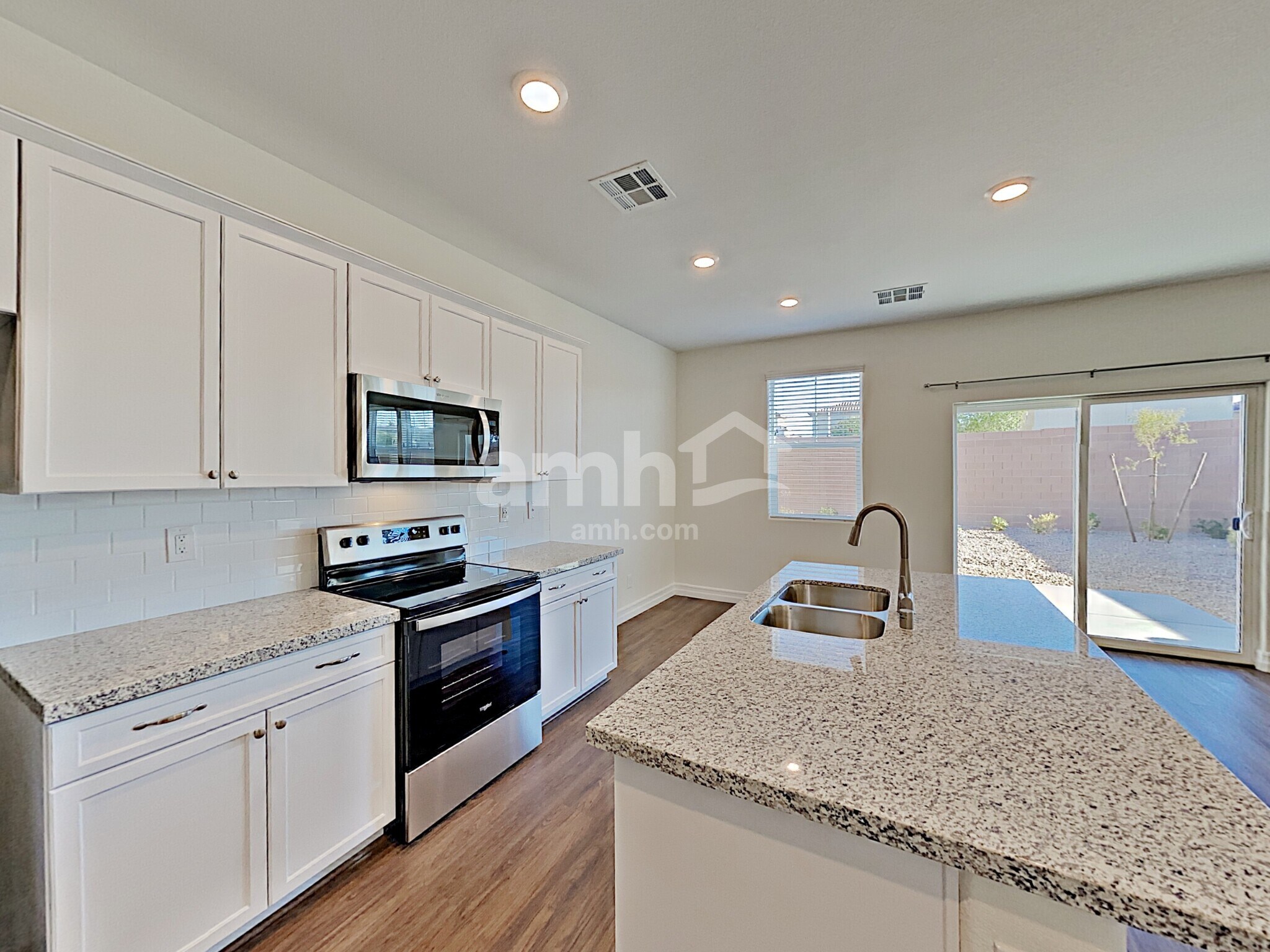 Building Photo - 9875 S Eastern Ave