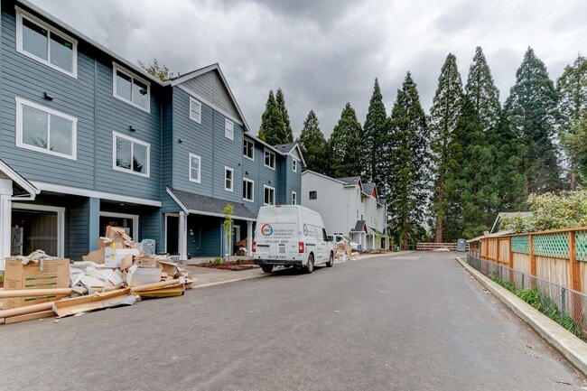 Building Photo - HOLIDAY RENT CONCESSION WITH APPROVED APPL...