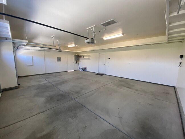 Building Photo - 3163 Parks Ave