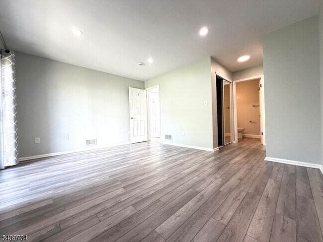 Building Photo - 511 Dunn Cir