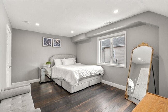 Building Photo - 133 Nichols St