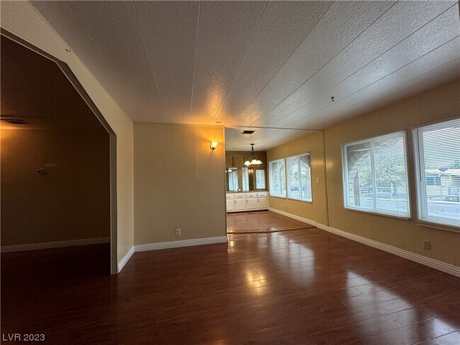 Building Photo - 4646 Fiesta Way