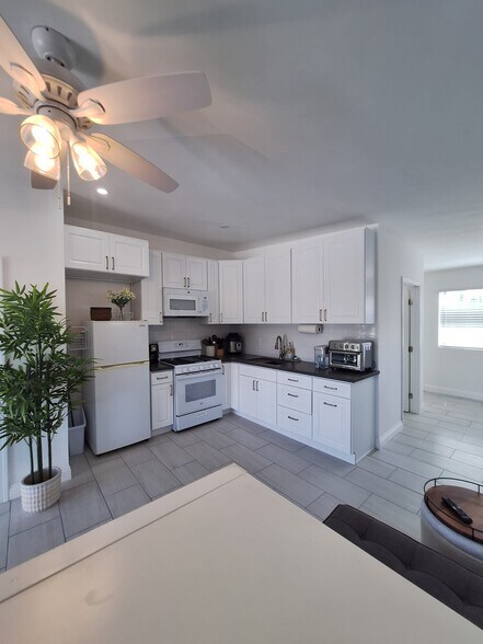 Building Photo - 4361 Camero Ave
