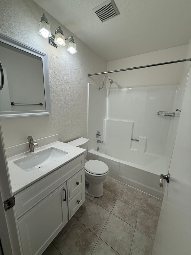 Building Photo - 290 Riverwood Cir