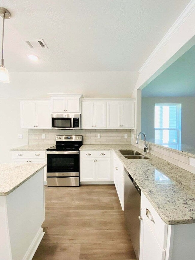 Building Photo - Summerton Village Rental!