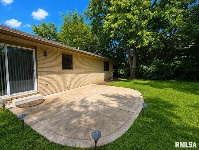 Building Photo - 122 W Morningside Dr