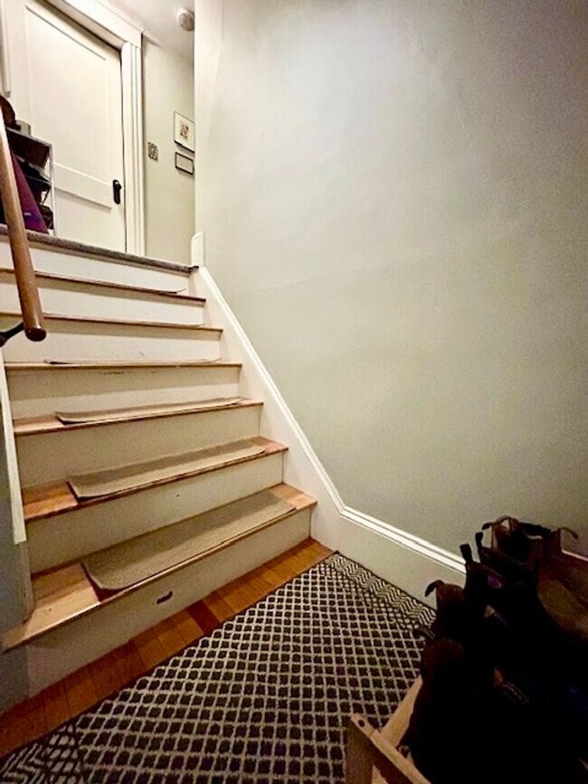 Building Photo - 66-68 Exeter St