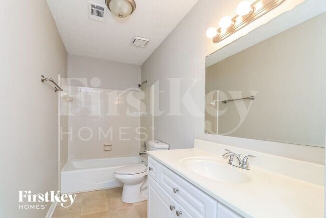 Building Photo - 824 Riverstone Ln