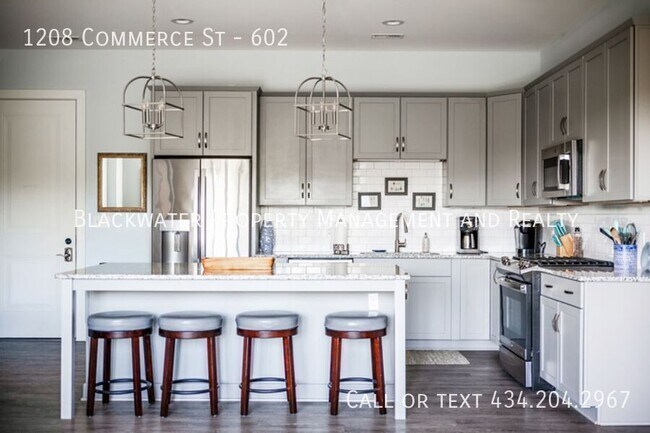 Building Photo - 1208 Commerce St