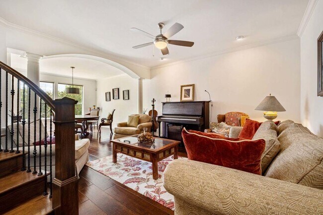 Building Photo - 5511 Courtyard Dr