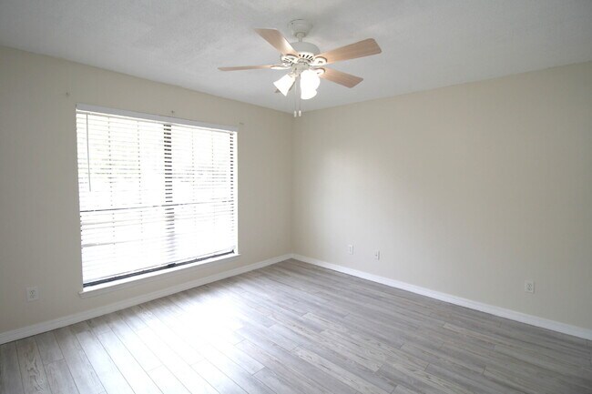 Building Photo - 3BR/2BA North Pensacola Brick Home with Bonus Room, Vaulted Ceilings & Privacy-Fenced Backyard Ne...