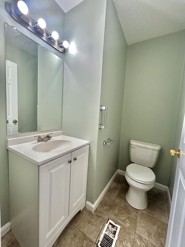 Building Photo - 3062 Kerper Ave