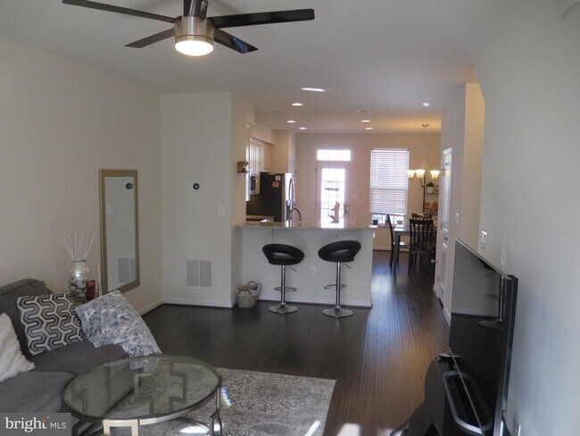 Building Photo - 1710 Featherstone Rd