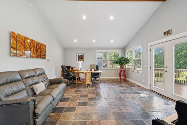 Building Photo - Gated versatile lifestyle property tucked into the heart of Tennessee’s most scenic countryside
