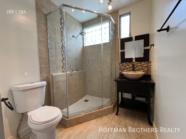 Building Photo - 523 S Coronado St