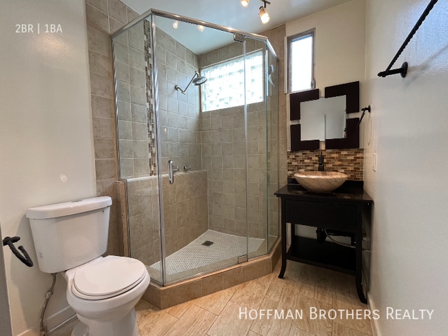 Building Photo - 523 S Coronado St