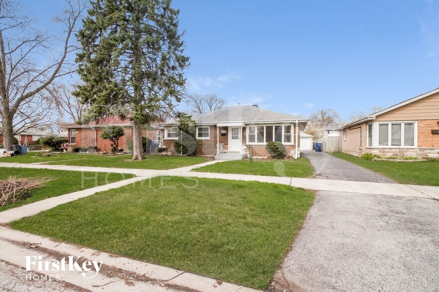 Building Photo - 8840 Sproat Ave