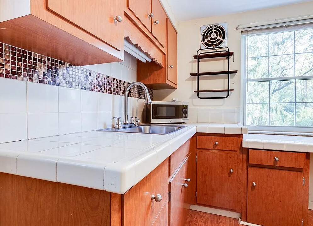 Building Photo - 133 Hamburg St