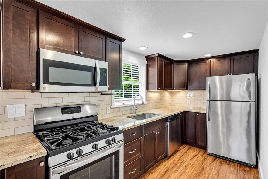 Kitchen - 539 6th St N