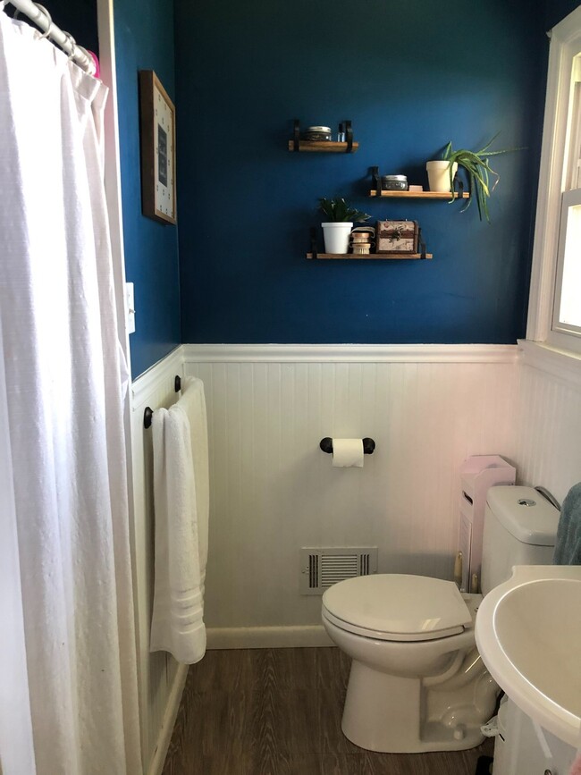 Master Bathroom - 5812 Navajo Cir