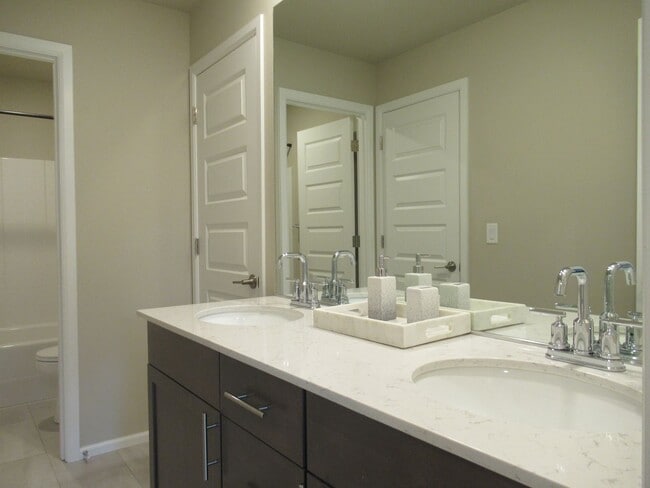 Building Photo - Light and bright 4 bedroom, 2.5 bath home in Covington's Maple Hills community