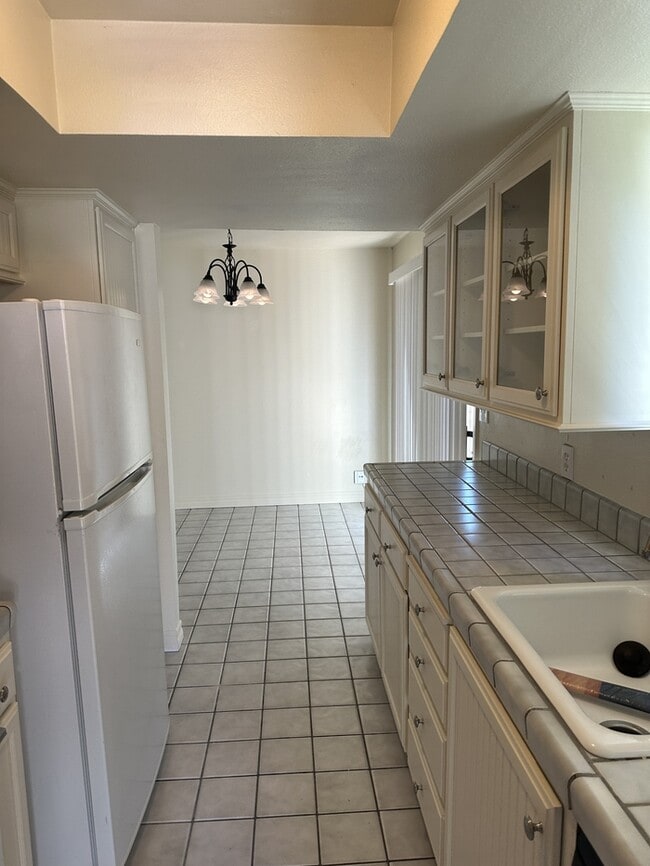Building Photo - Stockton 2 Bedroom 1 Bathroom Condo