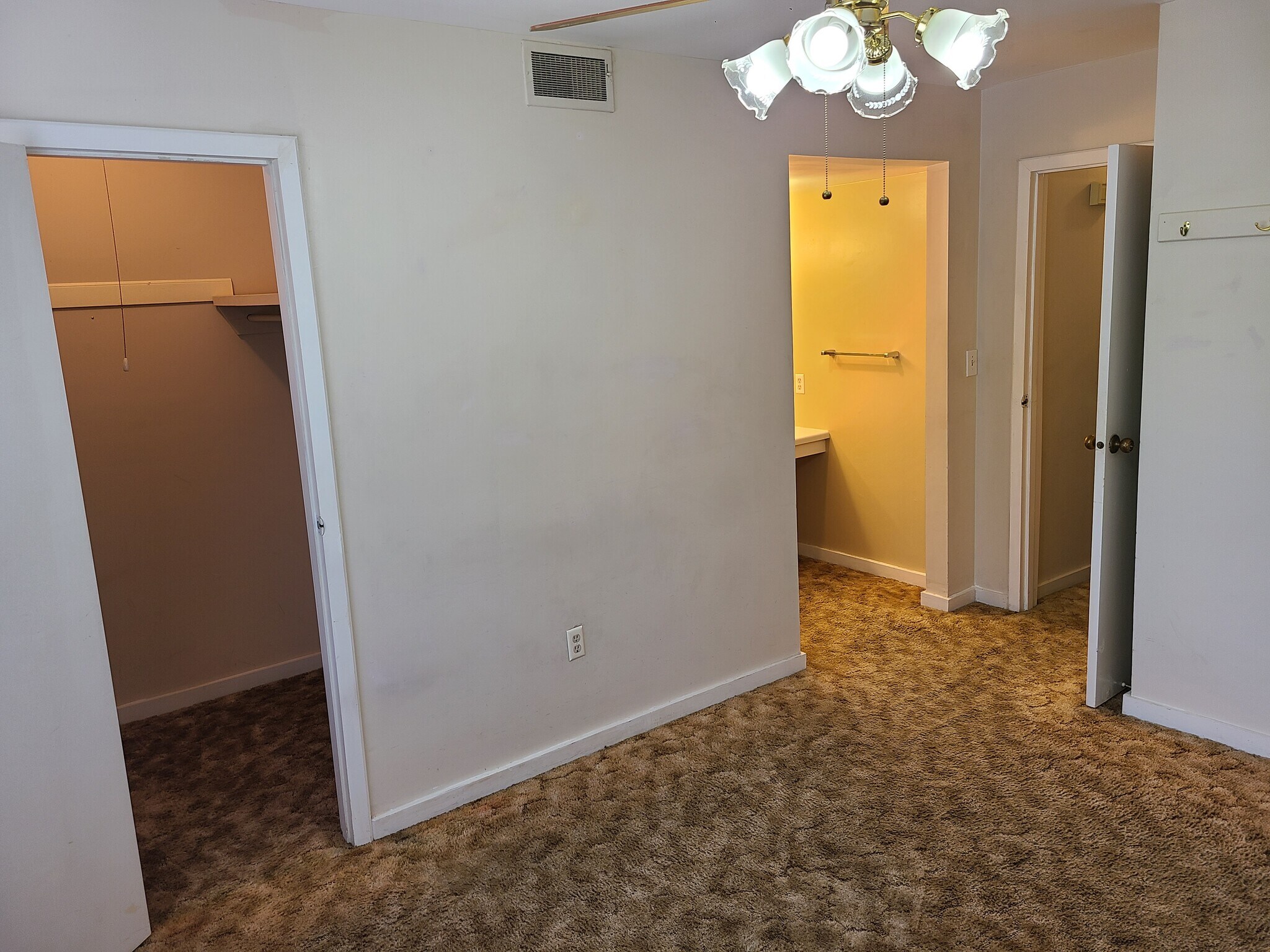this closet is a double sided walk-in - 2243 Hillcrest