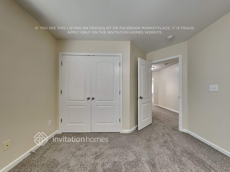 Building Photo - 2504 Blue Moss Dr