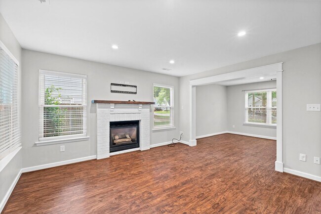 Building Photo - 4BR/2.5BA Home in Hickory School District ...