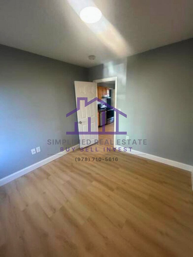 Building Photo - 24 Greenwood St