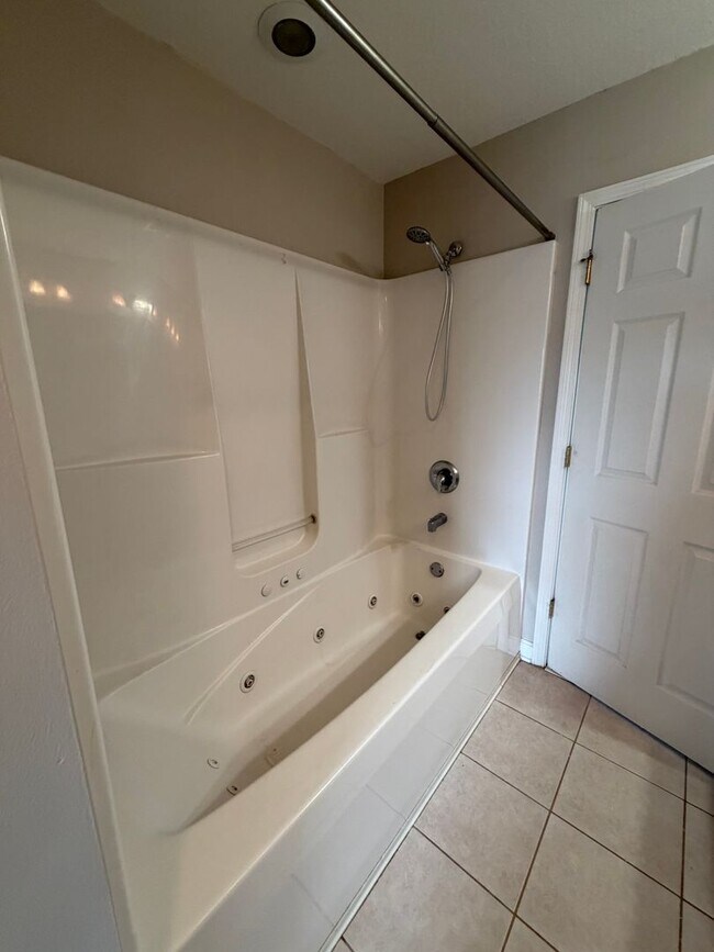 Building Photo - 410 Conley Dr