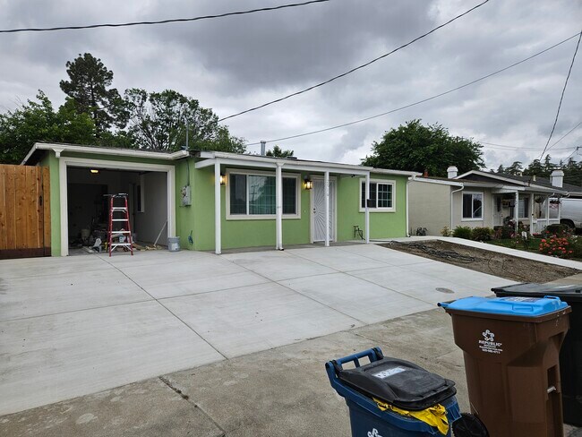 Building Photo - 2916 Elizabeth Ln