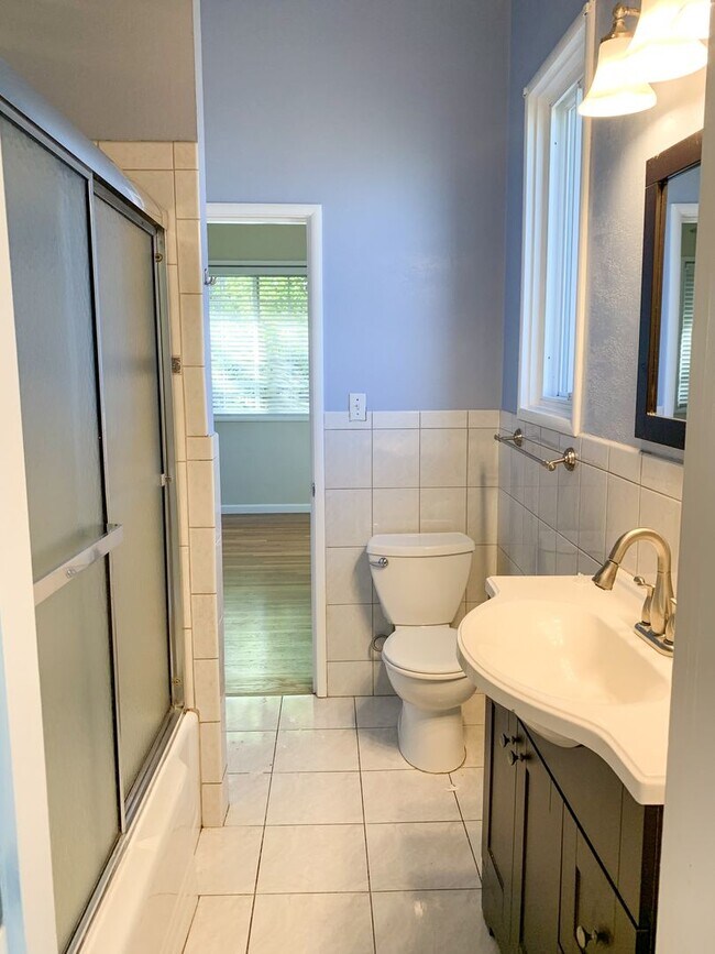 Building Photo - Exceptional Mountain View Home with Guest Suite Near Downtown