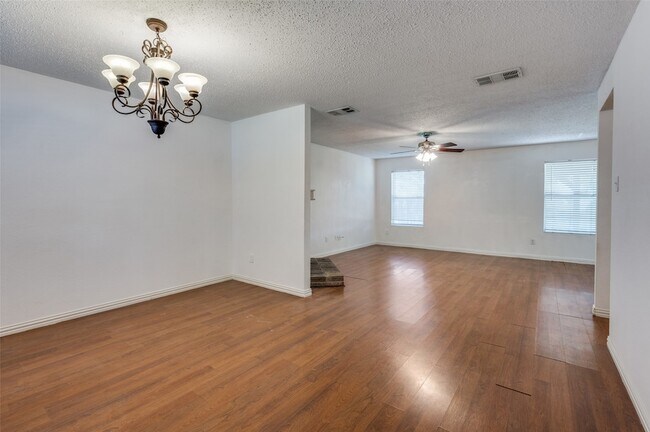 Building Photo - 5224 Royal Burgess Dr