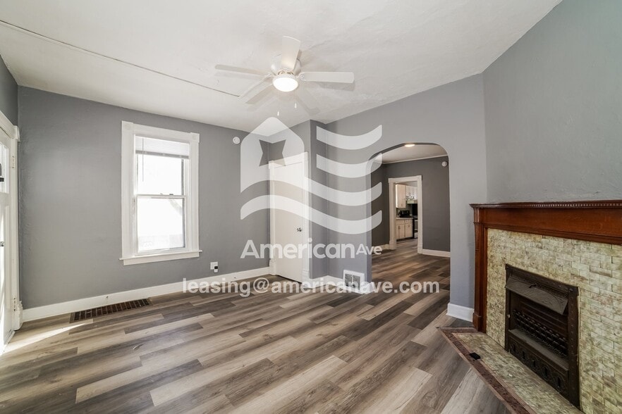 Building Photo - 204 E Thrush Ave