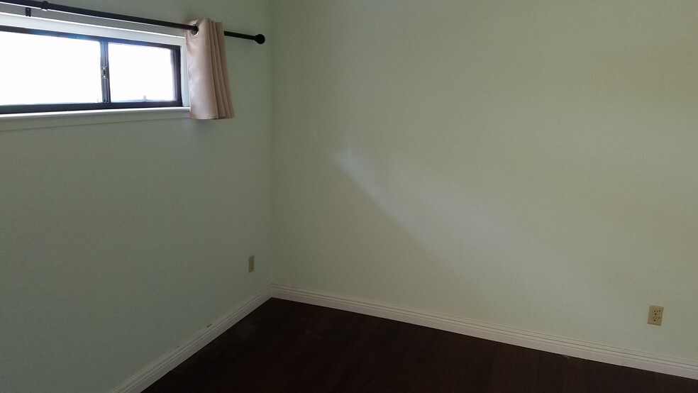 Den/guest bedrooom - 3073 Middlefield Rd