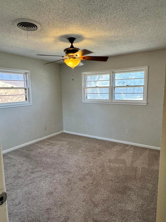 Building Photo - 5422 33rd St