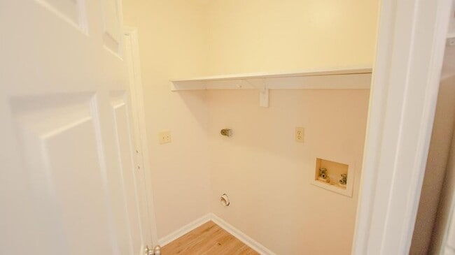 Building Photo - Gorgeous home ready to move in!