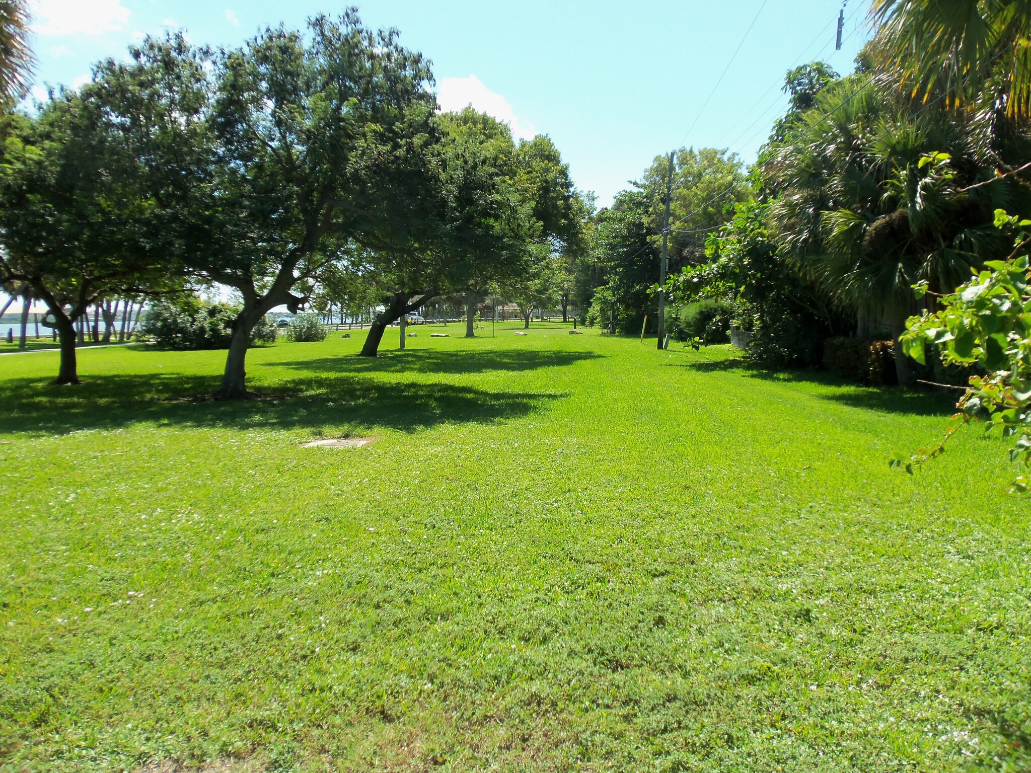 Building Photo - 230 S Lakeside Dr